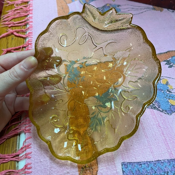 VTG Amber Yellow Depression Carnival Grape Motif Glass Trinket Dish - Picture 2 of 3